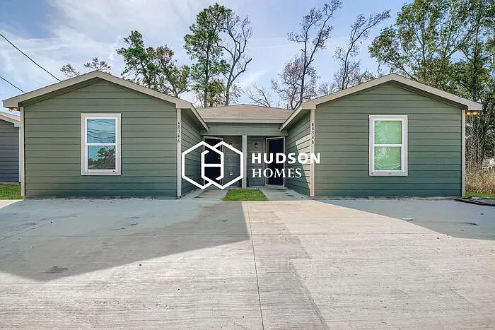 3 bed, 2.0 bath, 980 sqft, $1,049 — Photo 1
