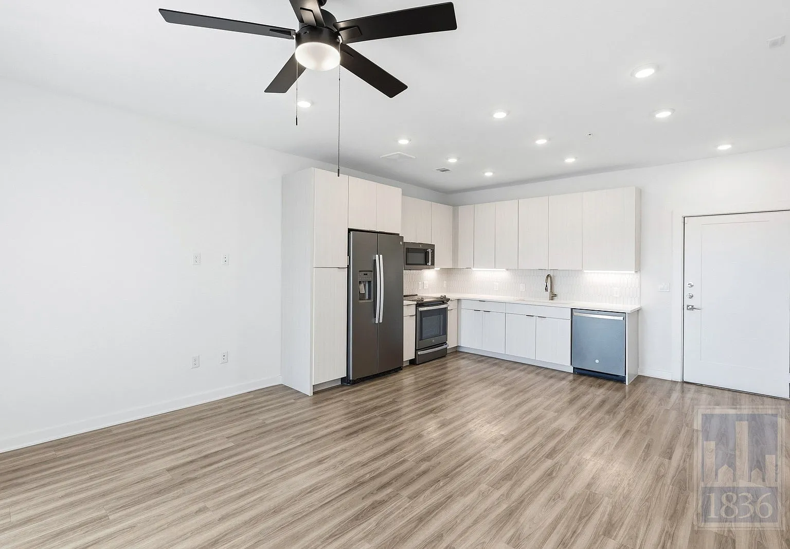 1 bed, 1.0 bath, 675 sqft, $1,300 — Photo 4