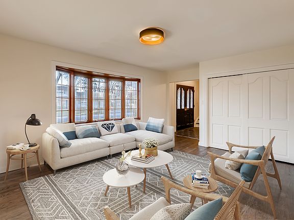 3rd image of 208 W Noyes St