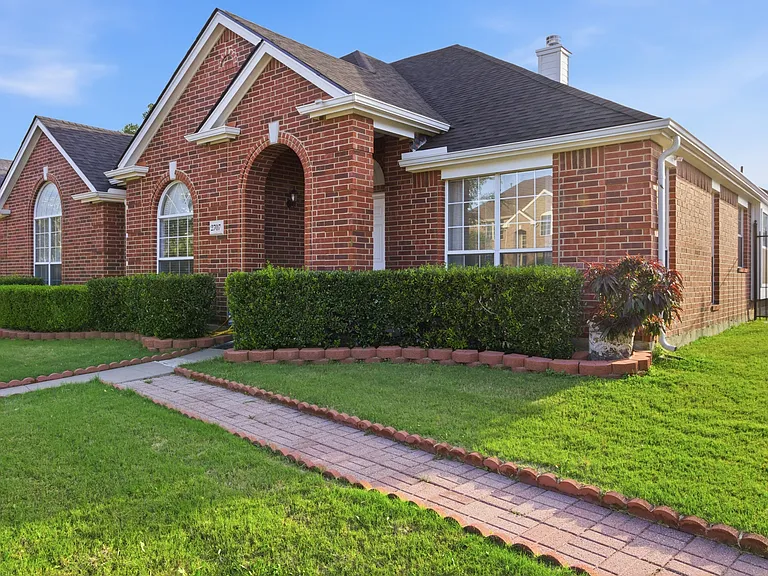 2707 Rocky Creek Dr — Photo 2