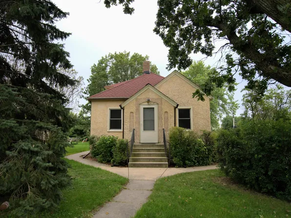 423 Central Dr W, Braham, MN 55006