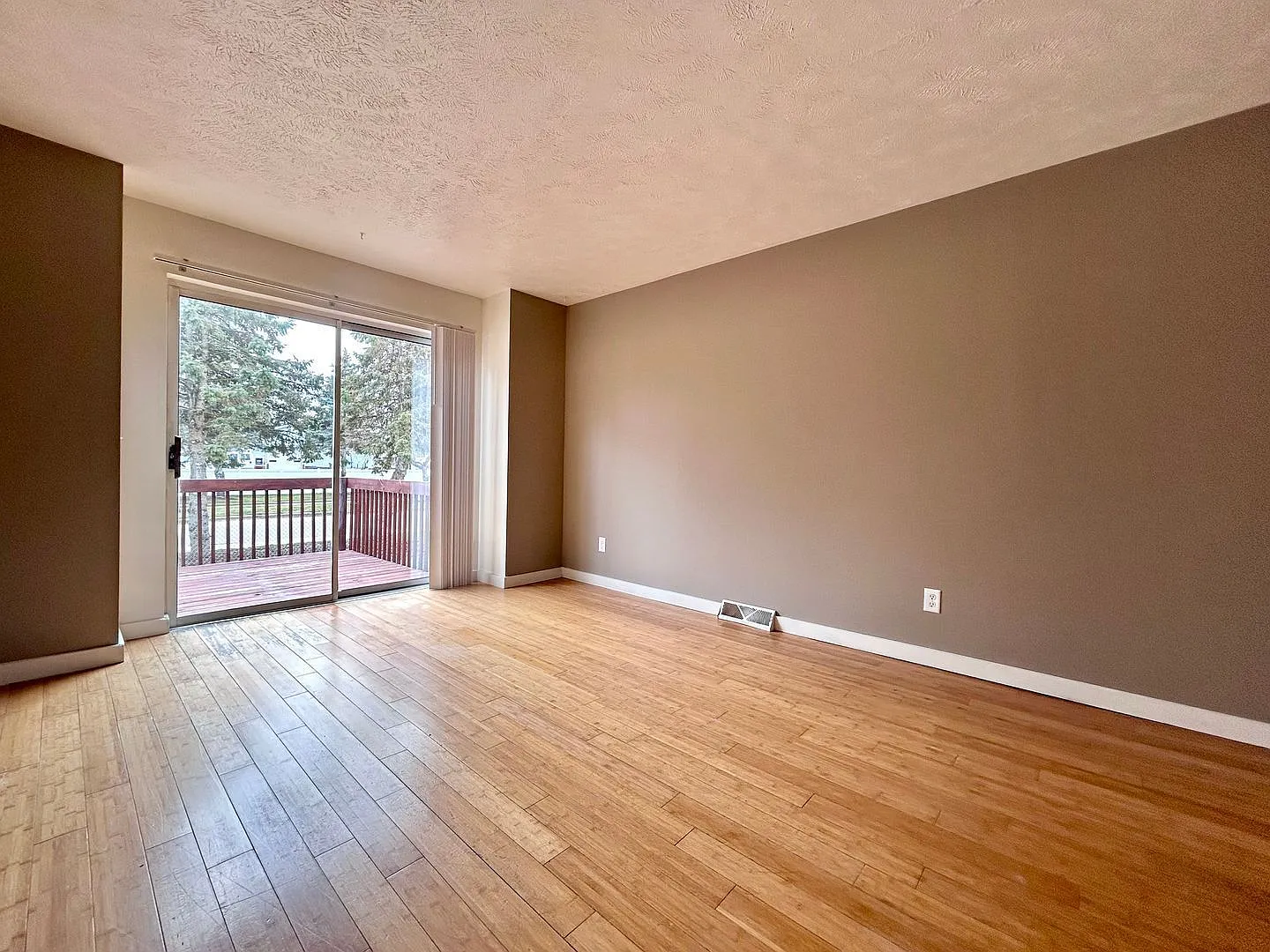 2 bed, 1.5 bath, 1500 sqft, $1,595 — Photo 1