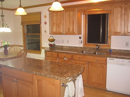 Granite Countertops, Maple Cabinets and Maple Floors!