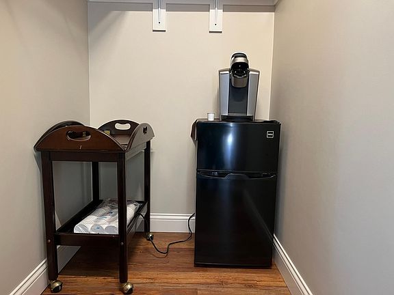 2nd image of 928 Dartmouth St #2