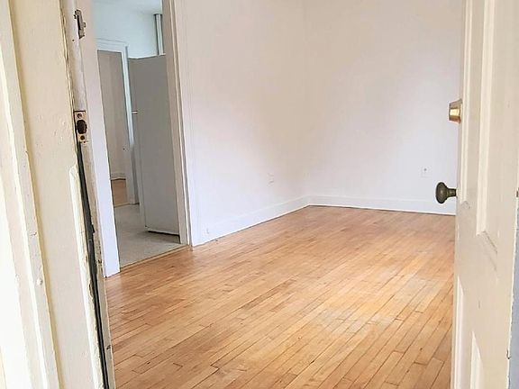 Entrence into apartment