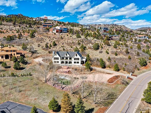 Just 1 mile from Guard Gate