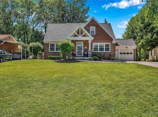 4964 Meadowbrook Rd, Williamsville, NY 14221