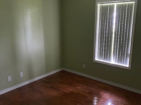 5th image of 128 Lee Ave