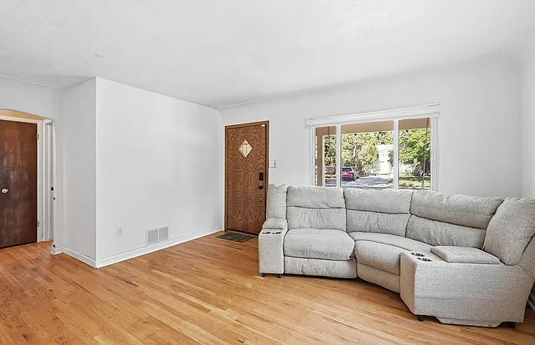 2309 Newark St — Photo 10