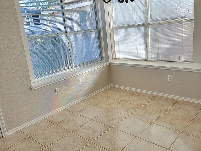 6001 Fenwick Ln — Photo 10