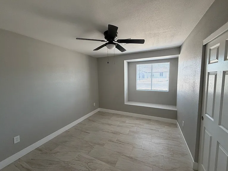 2501 W Sweetwater Ave — Photo 16