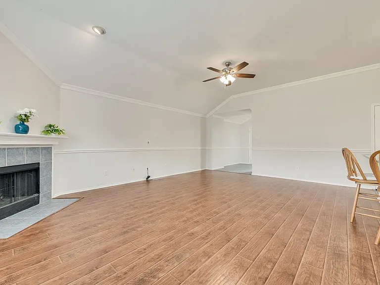 1004 Trickham Dr — Photo 16