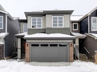 124 N Carringvue Pl NW, Calgary, AB T3P 2G5