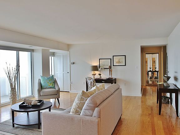 2nd image of 4004 Atlantic Ave APT 1003