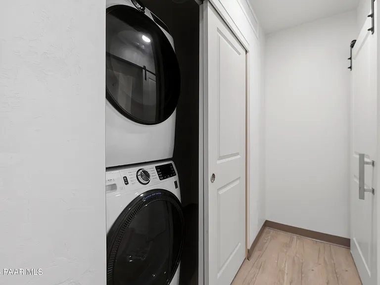 533 W Gurley St #4 — Photo 8