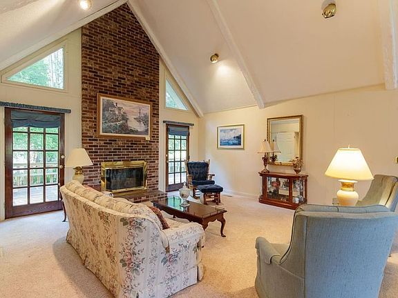 5th image of 1401 Plantation Dr