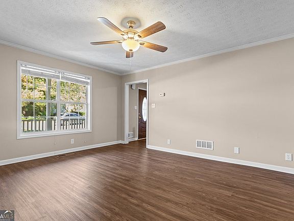 5th image of 424 Spring Falls Dr