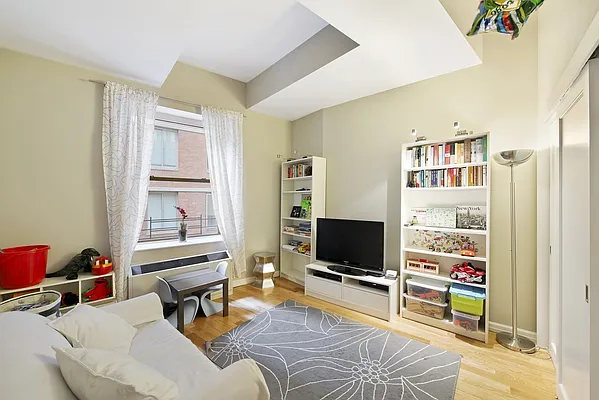 Sold by Nest Seekers International | media 16