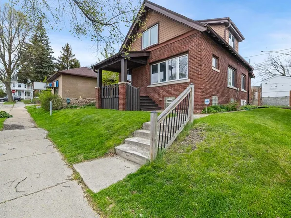 2718 S Howell AVENUE, Milwaukee, WI 53207