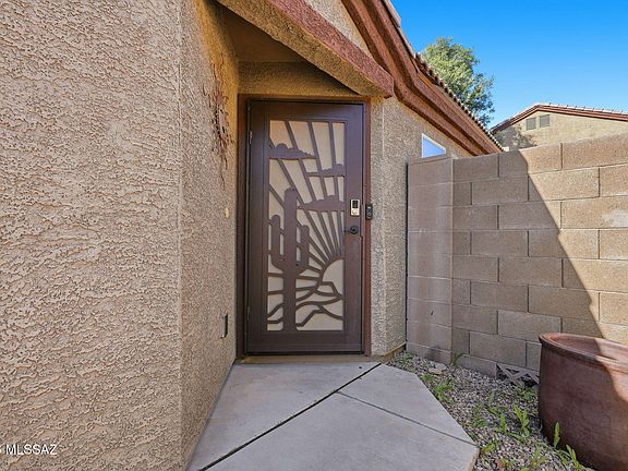 4th image of 8763 N Black Pine Dr