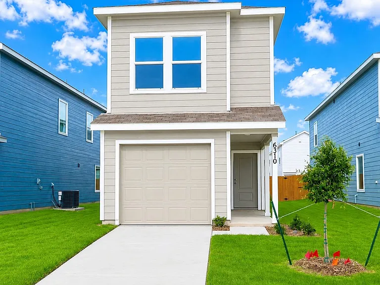 6310 Pelican Way — Photo 1