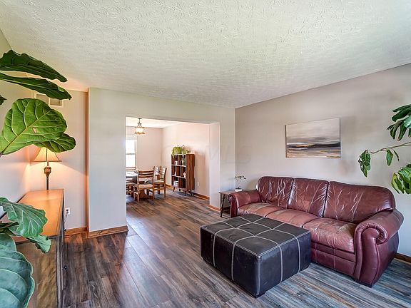 4th image of 5528 Meadow Grove Dr