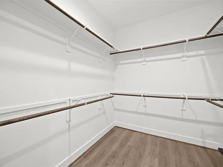 2711 Sunrise Breeze Dr — Photo 17