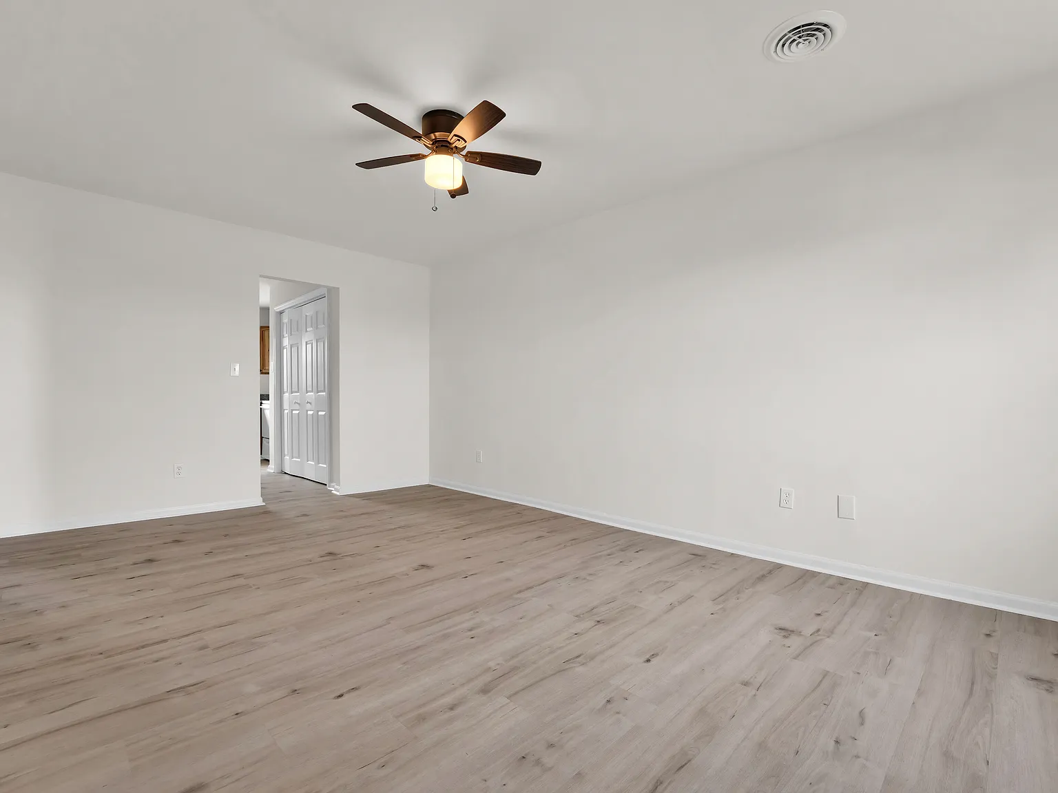 2 bed, 768 sqft, $1,350 — Photo 4