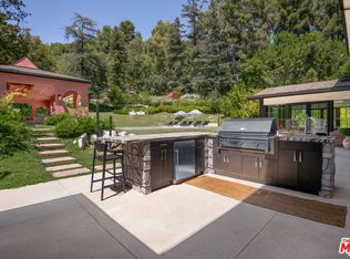 16001 Woodvale Rd, Encino, CA 91436