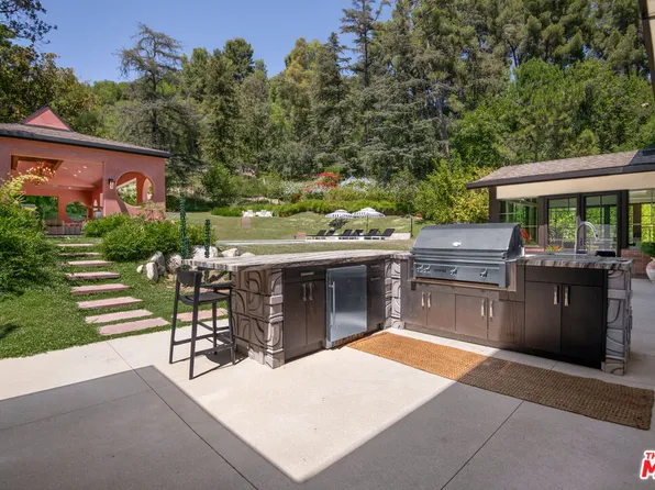 16001 Woodvale Rd, Encino, CA 91436