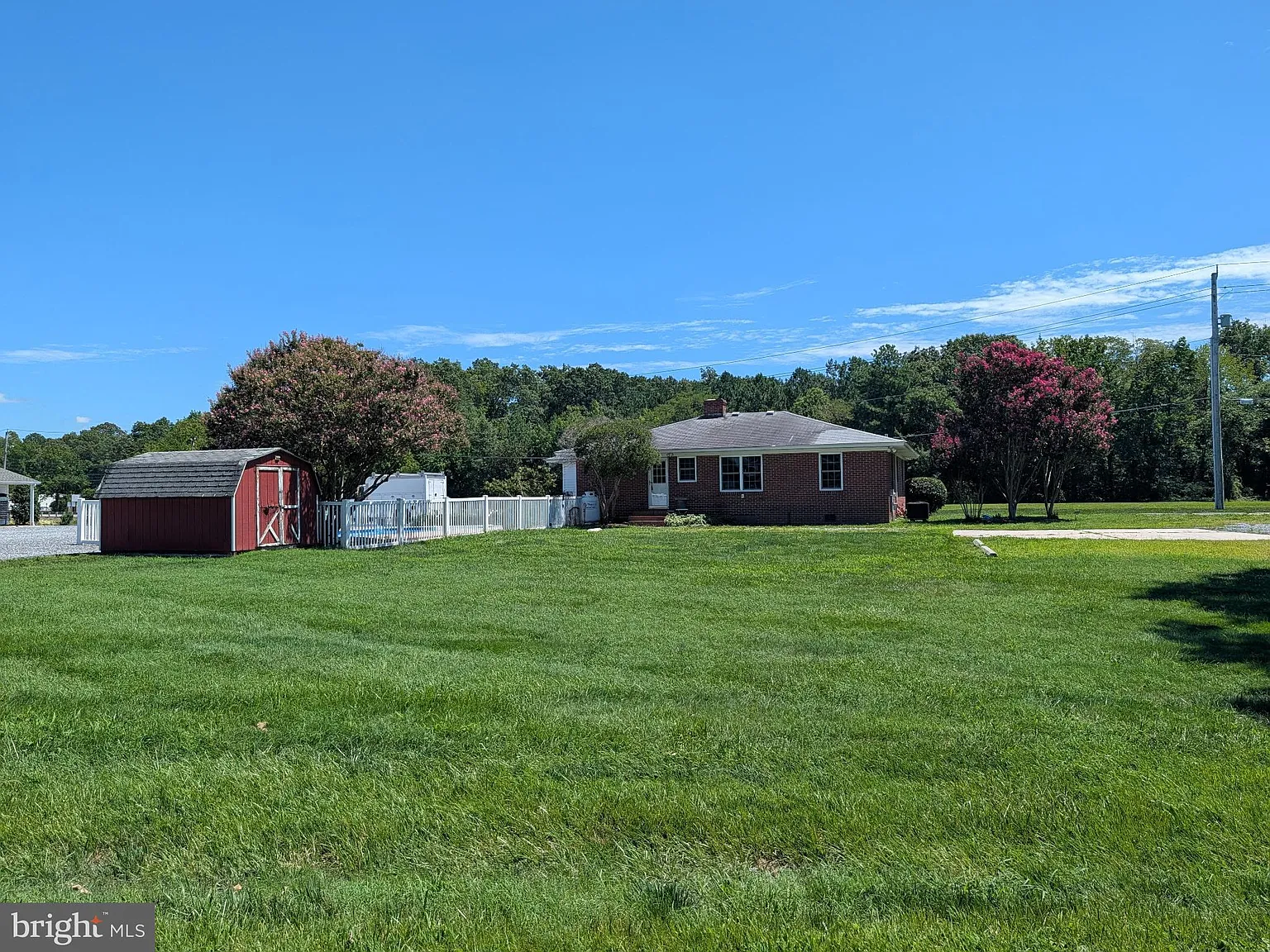 3 bed, 4952 sqft, $2,200 — Photo 2