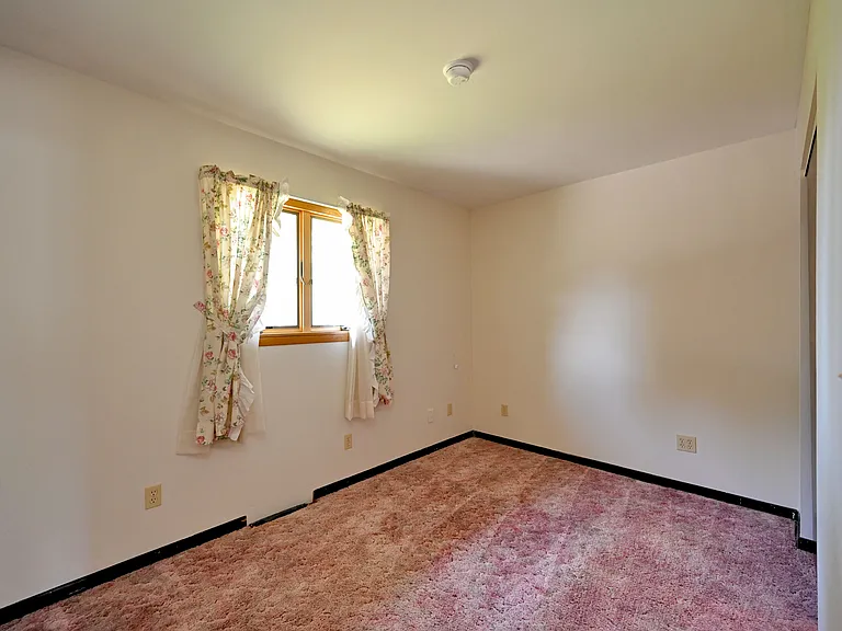 409 Linwood Ave — Photo 12
