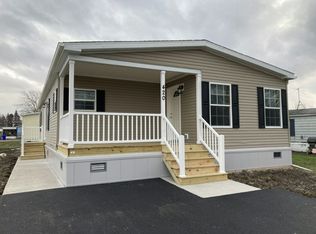 420 Chestnut Dr, Lockport, NY