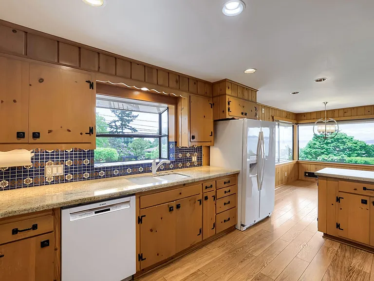 5204 SW Pritchard St — Photo 5