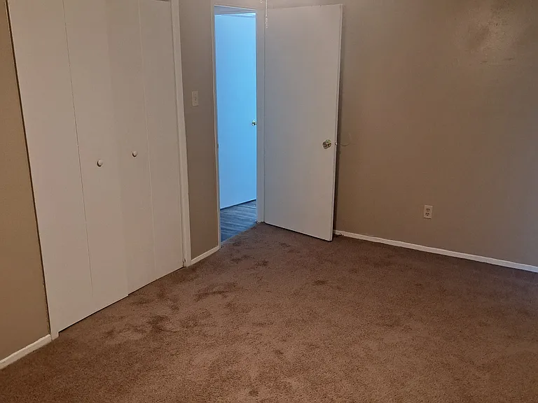 Peachtree Apartments — Photo 27