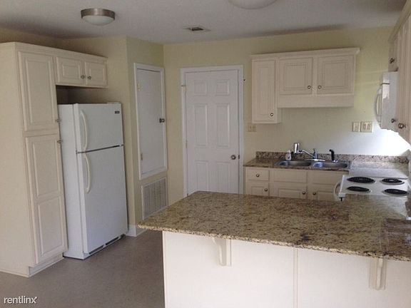 4th image of 139 Pine Grove Ave