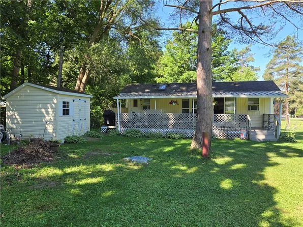 6351 S Vine Valley Rd, Middlesex, NY 14507