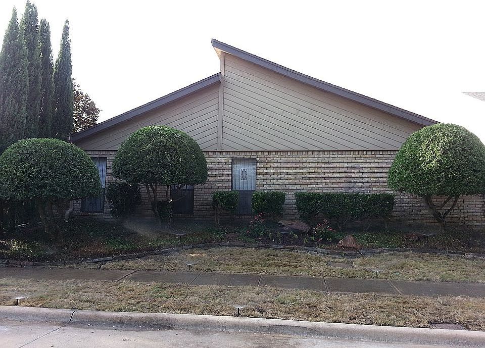 1st image of 427 River Oaks Ln