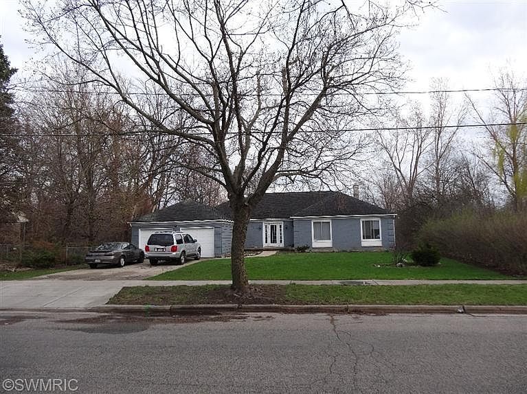 1st image of 1372 Blossom St SE