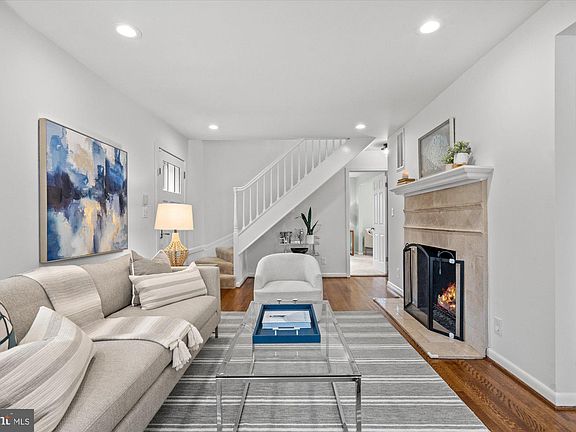 4th image of 711 Upland Pl