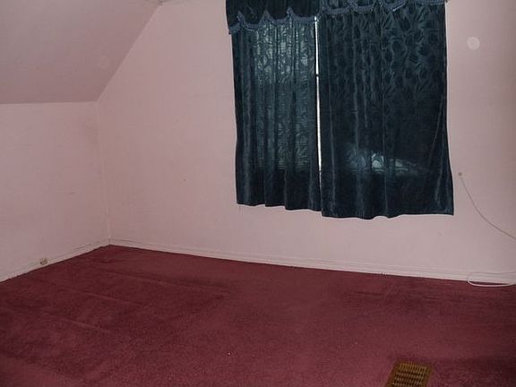 3rd image of 914 Clarke Ave