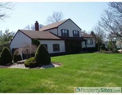9 Devon Dr photo 1