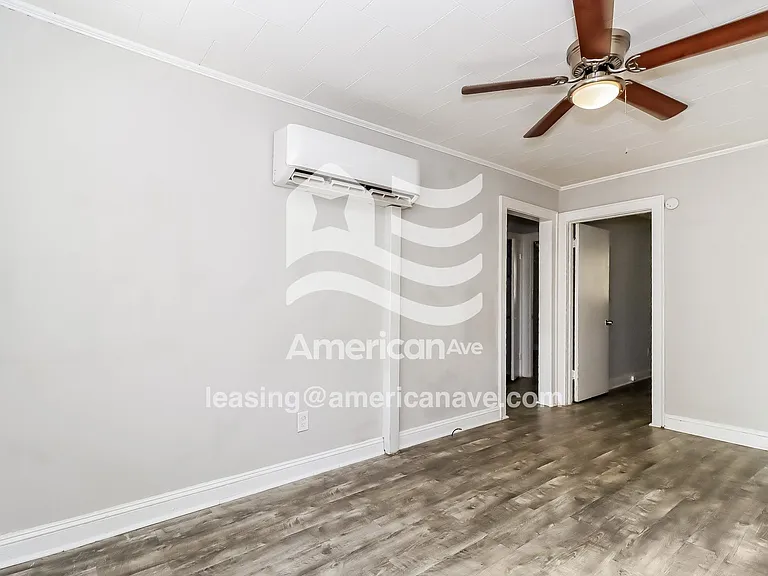 16561_005_wm_-_living_room_12978296.jpg