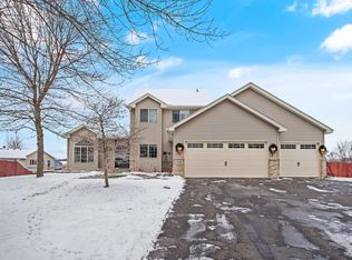 1118 Maplewood Ct SW, Isanti, MN 55040