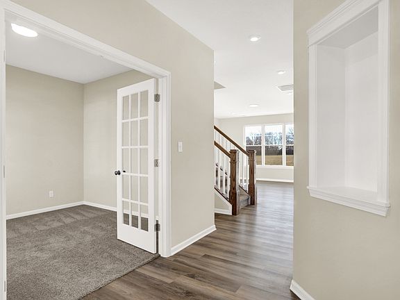 4th image of 3911 Railhead Ave