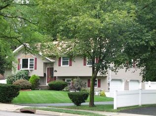 35 Crescent Ave, Waldwick, NJ 07463