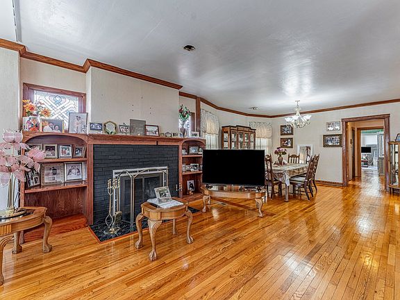 5th image of 7533 N Ridge Blvd