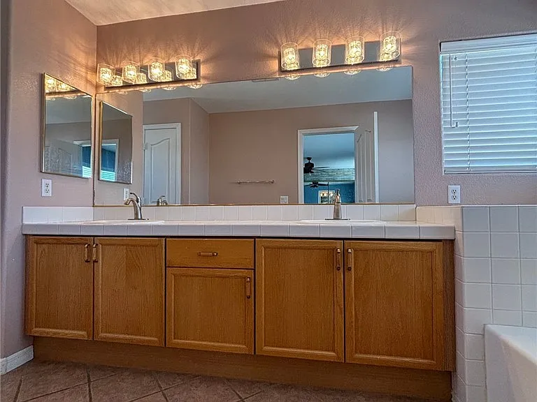 7909 Constantinople Ave — Photo 34
