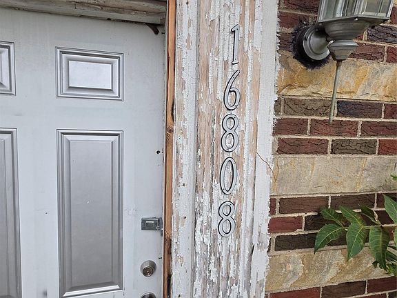 5th image of 16808 Mendota St