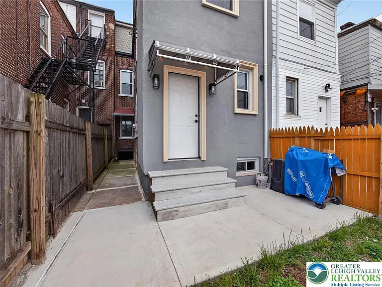 1341 W Chew St — Photo 4